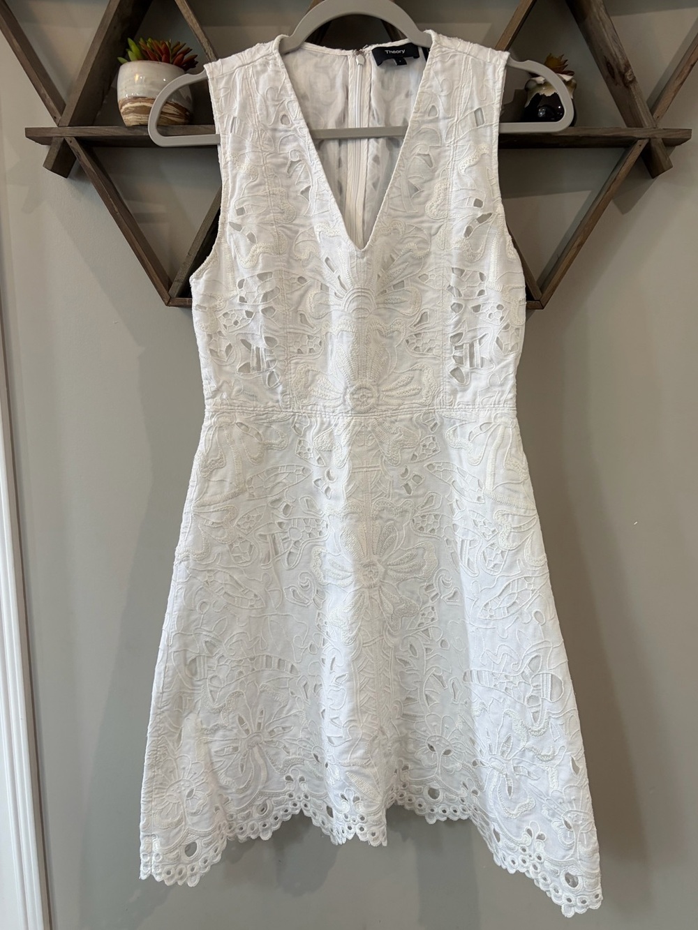 Theory Jemoine Embroidered Eyelet Cotton Linen Dress in White. Size 2.